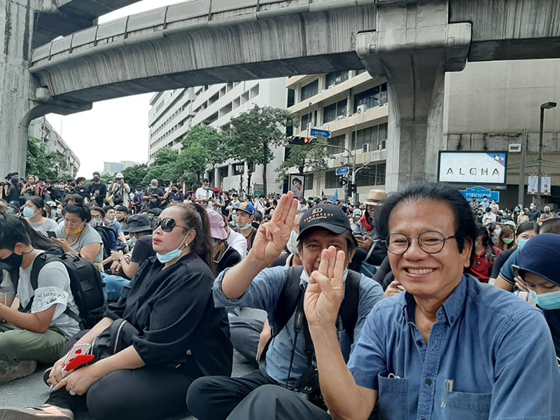 หมอทศพร เสรีรักษ์