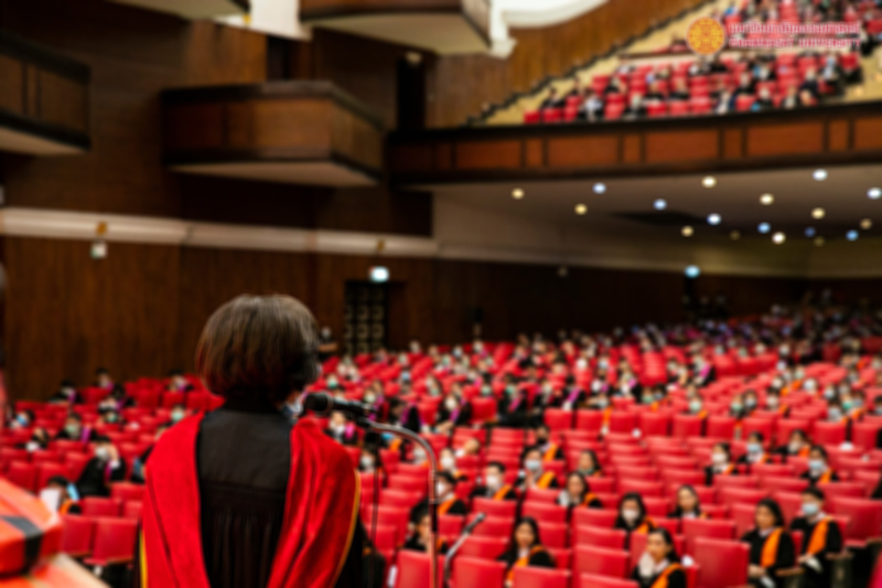 รับปริญญา ธรรมศาสาตร์