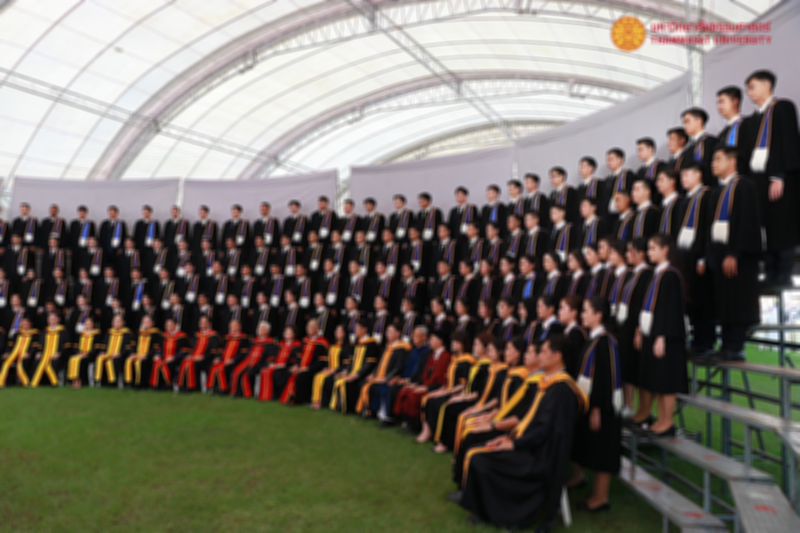 รับปริญญา ธรรมศาสาตร์