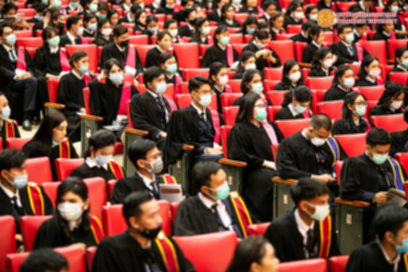 รับปริญญา ธรรมศาสาตร์