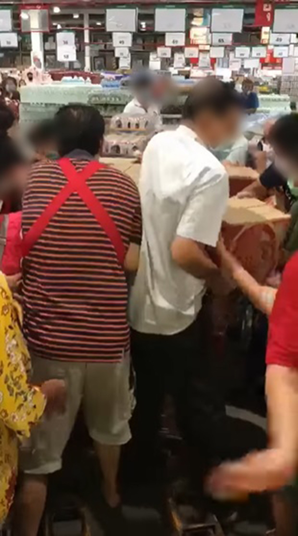 แย่งซื้อเหล้า