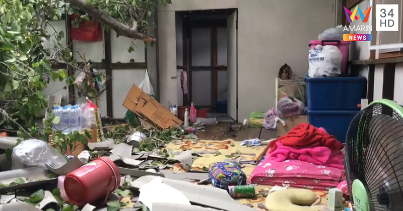 ต้นไม้โค่นทับบ้าน