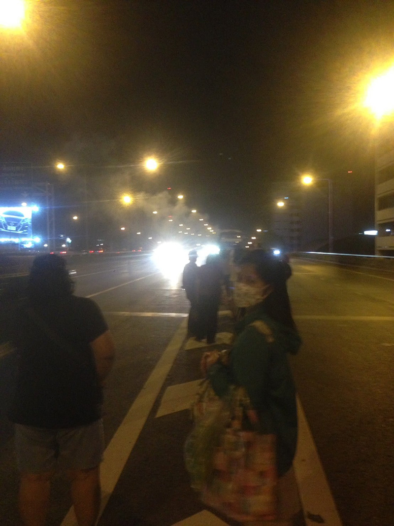 รถเมล์ไฟไหม้บนทางด่วน