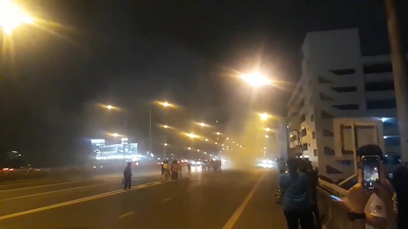 รถเมล์ไฟไหม้บนทางด่วน