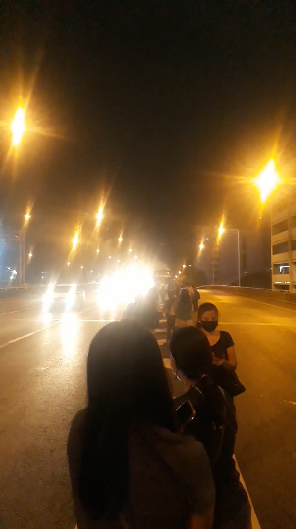 รถเมล์ไฟไหม้บนทางด่วน