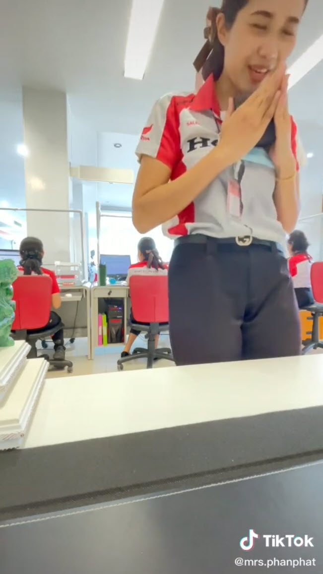 แจกเงินลูกน้อง