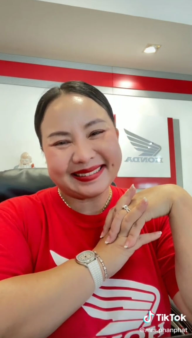 แจกเงินลูกน้อง