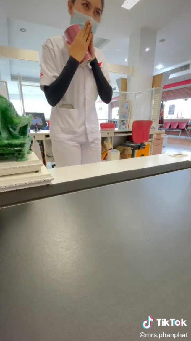 แจกเงินลูกน้อง