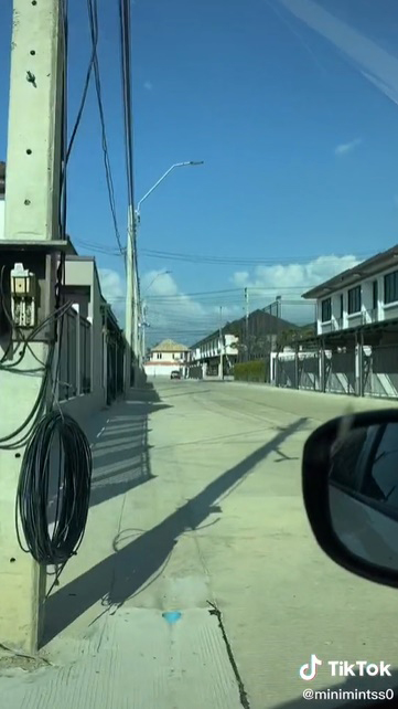 จอดรถขวางหน้าบ้าน