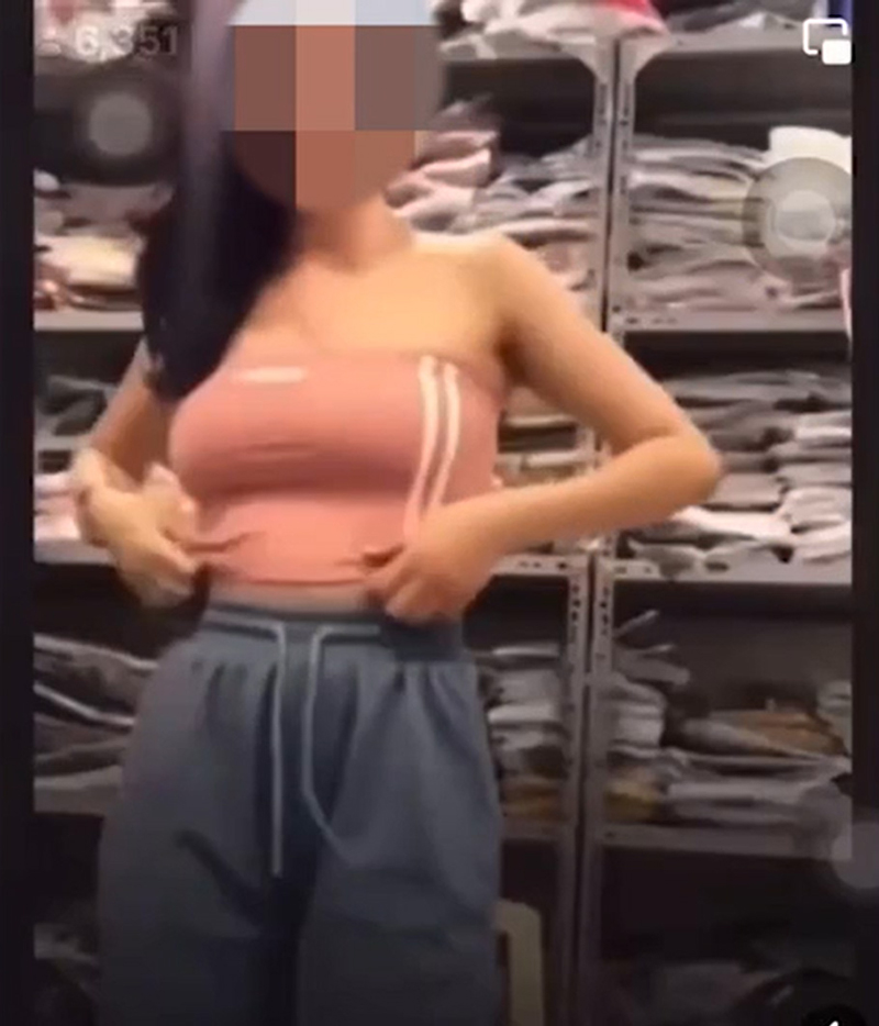 เสื้อหลุดกลางไลฟ์