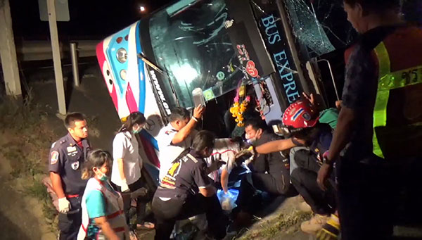 รถทัวร์ภูเก็ตแหกโค้ง