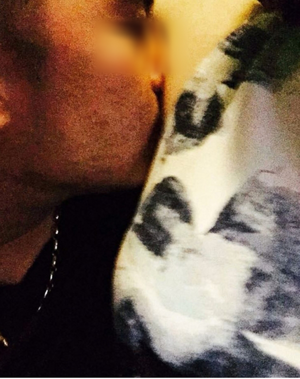 คู่รักอินโดฯ ผุดเทรนด์แชะภาพดมเต่าแฟนหนุ่ม