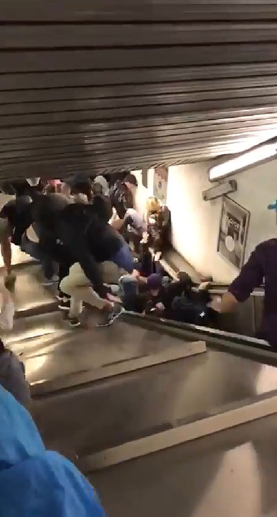 บันไดเลื่อนพัง