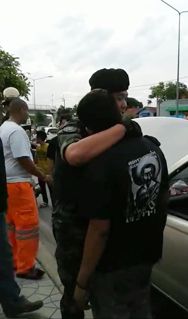 วันรุ่นเมาทะเลาะตำรวจสายไหม