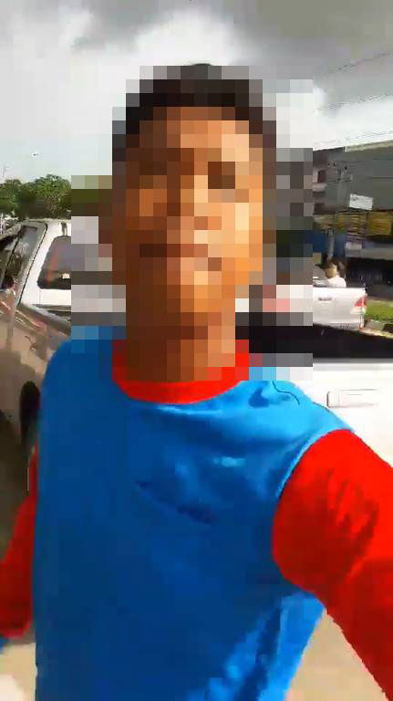 ต่อยตำรวจ