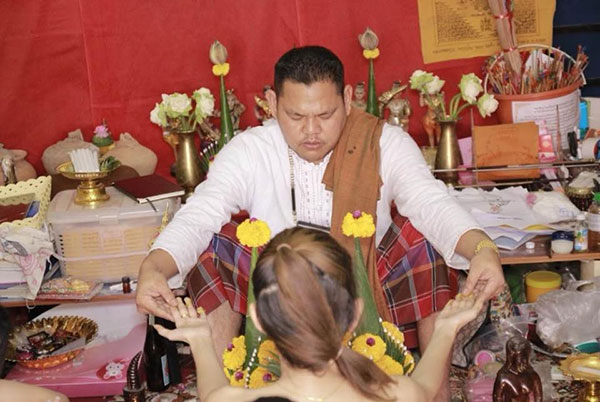 อ.บอย อ้าขามหาเสน่ห์