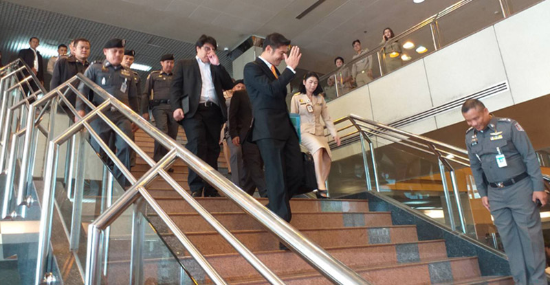 ธนาธร จึงรุ่งเรืองกิจ