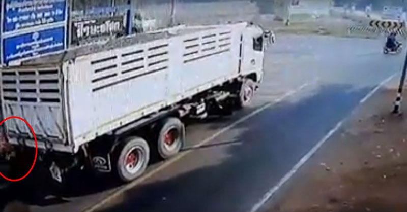 สิบล้อชนมอเตอร์ไซค์