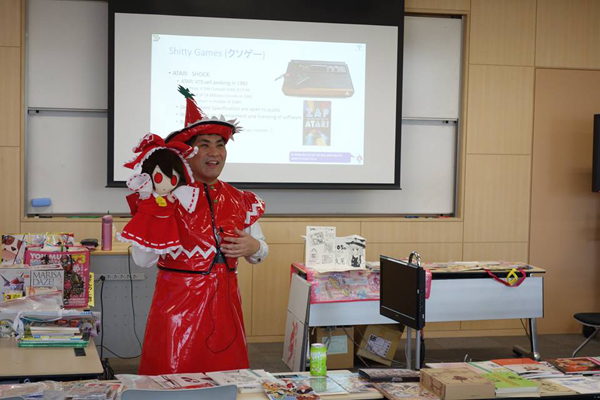 อาจารย์แต่งคอสเพลย์ไม่ซ้ำชุดสอนนักศึกษา