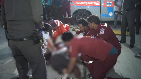 หลวงพี่โมโหเลือดขึ้นหน้า โดนด่าหยาบคาย คว้าเคียวฟันร่างหนุ่มใหญ่ดับคาที่