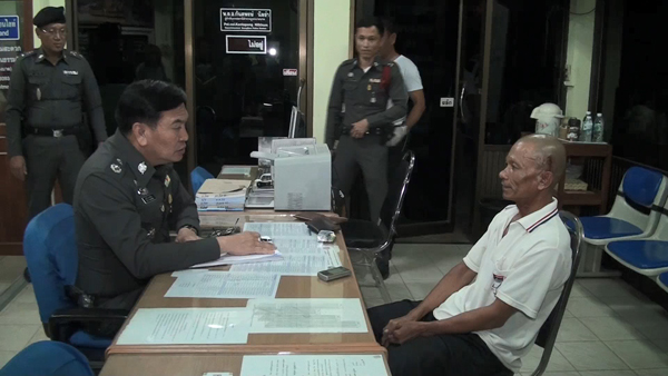 หลวงพี่โมโหเลือดขึ้นหน้า โดนด่าหยาบคาย คว้าเคียวฟันร่างหนุ่มใหญ่ดับคาที่