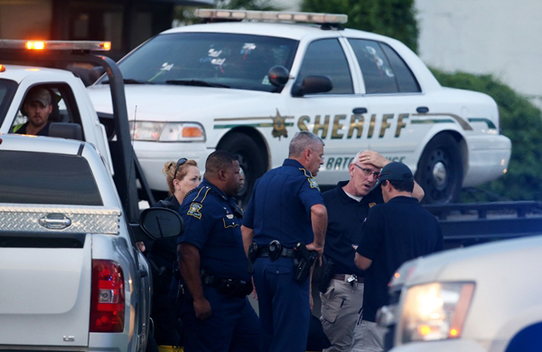 คนร้ายยิงถล่มตำรวจเมืองเบตันรูจ ดับ 3 นาย อเมริการ้อนเป็นไฟ