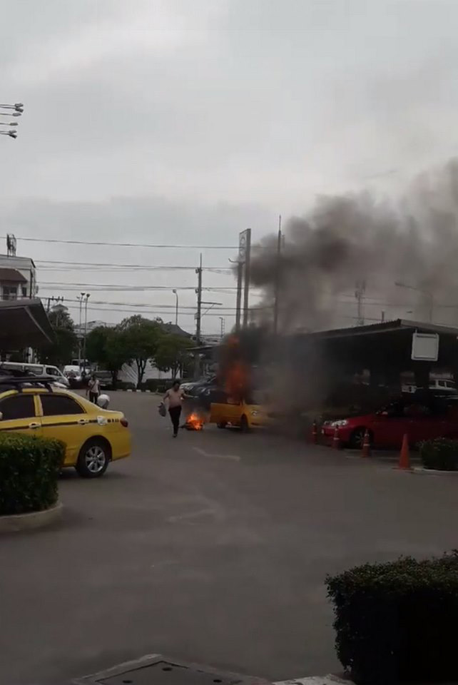 ไฟไหม้แท็กซี่