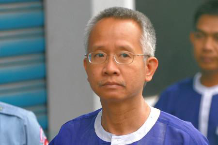 วีระ สมความคิด