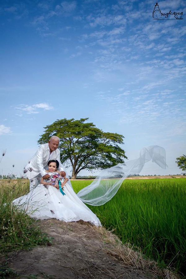 แต่งหน้าพรีเวดดิ้งฟรีให้สาวพิการ 