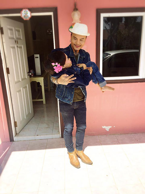 แต่งหน้าพรีเวดดิ้งฟรีให้สาวพิการ 