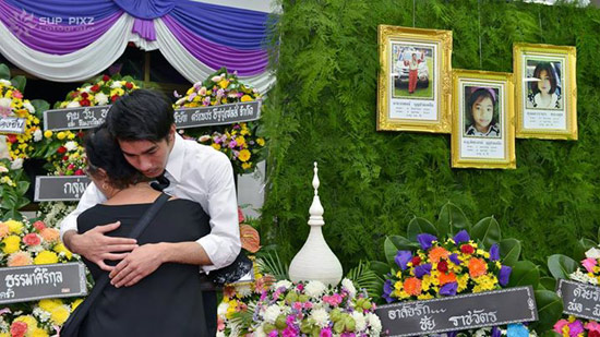 ภาพงานศพ วรพจน์ บุญช่วยเหลือ กับลูกชายคนเดียวที่เหลืออยู่