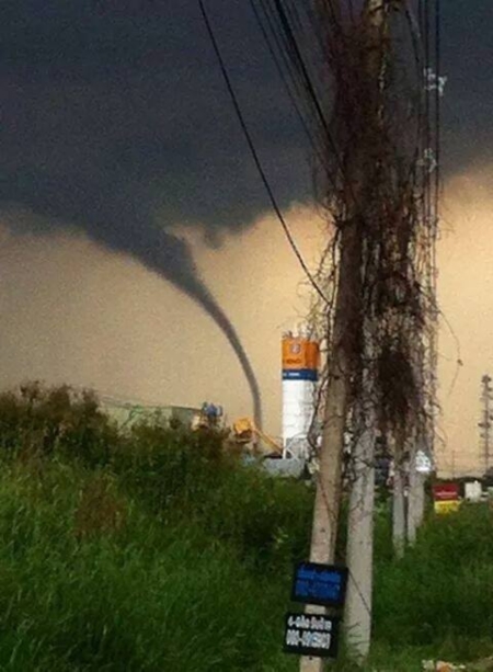 พายุงวงช้างถล่มนิคมอมตะนคร ชลบุรี 