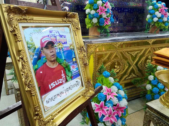 ภาพงานศพ วรพจน์ บุญช่วยเหลือ กับลูกชายคนเดียวที่เหลืออยู่