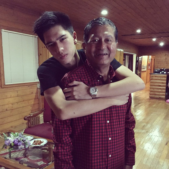 ข่าวเฉลิม อยู่บํารุง