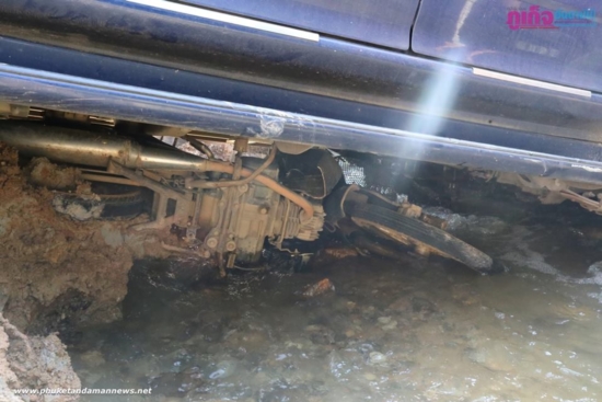 2 แม่ลูกขับรถตกถนนที่กำลังซ่อมที่ภูเก็ต-ลูกสาววัย 8 ปี โคม่า