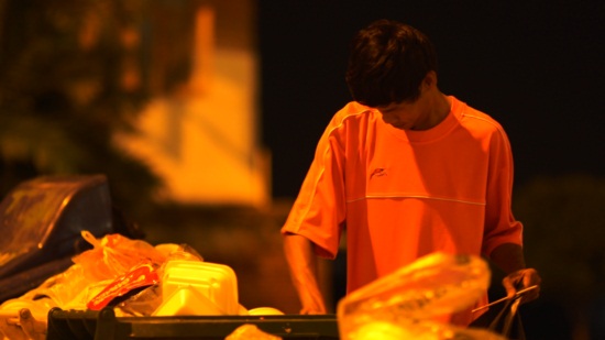 ครูเชาว์...เรือจ้างข้างถนนของเด็กเร่ร่อน ที่คนอื่นมองว่าบ้า 