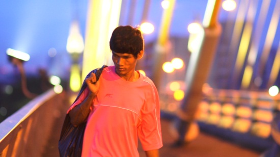 ครูเชาว์...เรือจ้างข้างถนนของเด็กเร่ร่อน ที่คนอื่นมองว่าบ้า 