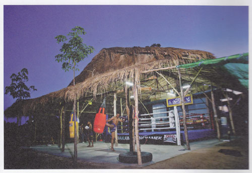 ชีวิตข้างสังเวียนของบัวขาว จากมุมมองของเพื่อนซี้