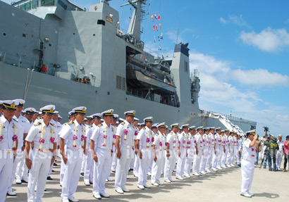 เรือหลวงอ่างทอง ประจำการแล้ว รับมือน้ำท่วม-สึนามิ