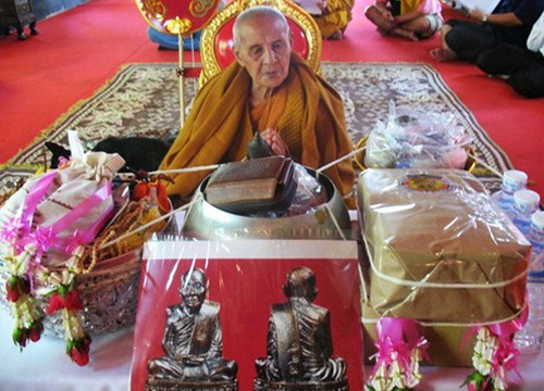 พระครูสันติธรรมาภิรม หรือ ครูบาอ่อน รตฺนวัณโณ