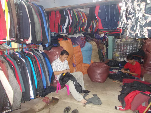 แนะซื้อเสื้อกันหนาวมือสอง ต้ม-ซัก-ตากแดด ก่อนนำมาใส่