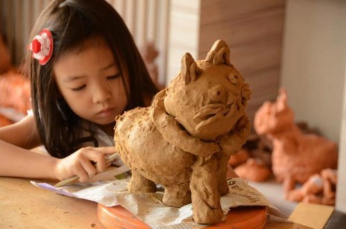 ให้ศิลปะ ปั้นดิน – คิดไอเดีย พัฒนาเด็กทั้งร่างกายและสติปัญญา