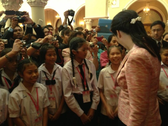 นายกฯ มอบสารวันเด็กปี 2556 แนะเรียนรู้ เพื่อมุ่งสู่อาเซียน