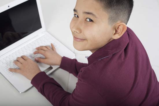 โพลเผย เด็กอยากได้ มือถือ-คอมพ์ เป็นของขวัญวันเด็กที่สุด