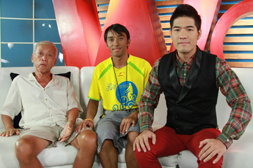 ประทับใจ! นักปั่นสองล้อ พาพ่ออัมพาตซ้อนท้ายเที่ยวกระบี่