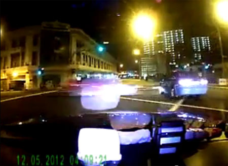 ซิ่งสยอง! เฟอร์รารี่ฝ่าไฟแดงพุ่งชนแท็กซี่สิงคโปร์ ดับ 3