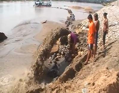 ฮือฮา! ชาวบ้านพบเหรียญกษาปณ์สมัย ร.5 ริมแม่น้ำเจ้าพระยา