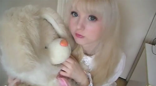 คนแห่ชมคลิปสาว 15 แต่งหน้าเหมือนตุ๊กตากว่าล้านวิว