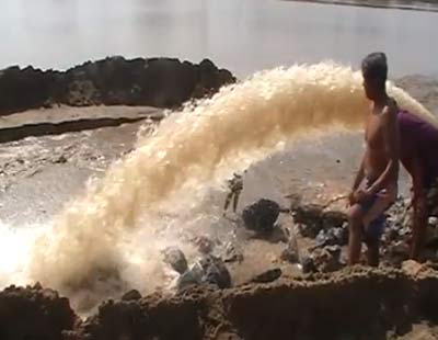 ฮือฮา! ชาวบ้านพบเหรียญกษาปณ์สมัย ร.5 ริมแม่น้ำเจ้าพระยา