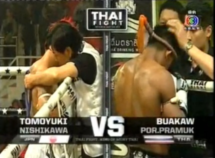 บัวขาว ชนะคะแนน ผ่านเข้ารอบชิงชนะเลิศศึกไทยไฟต์ 2012